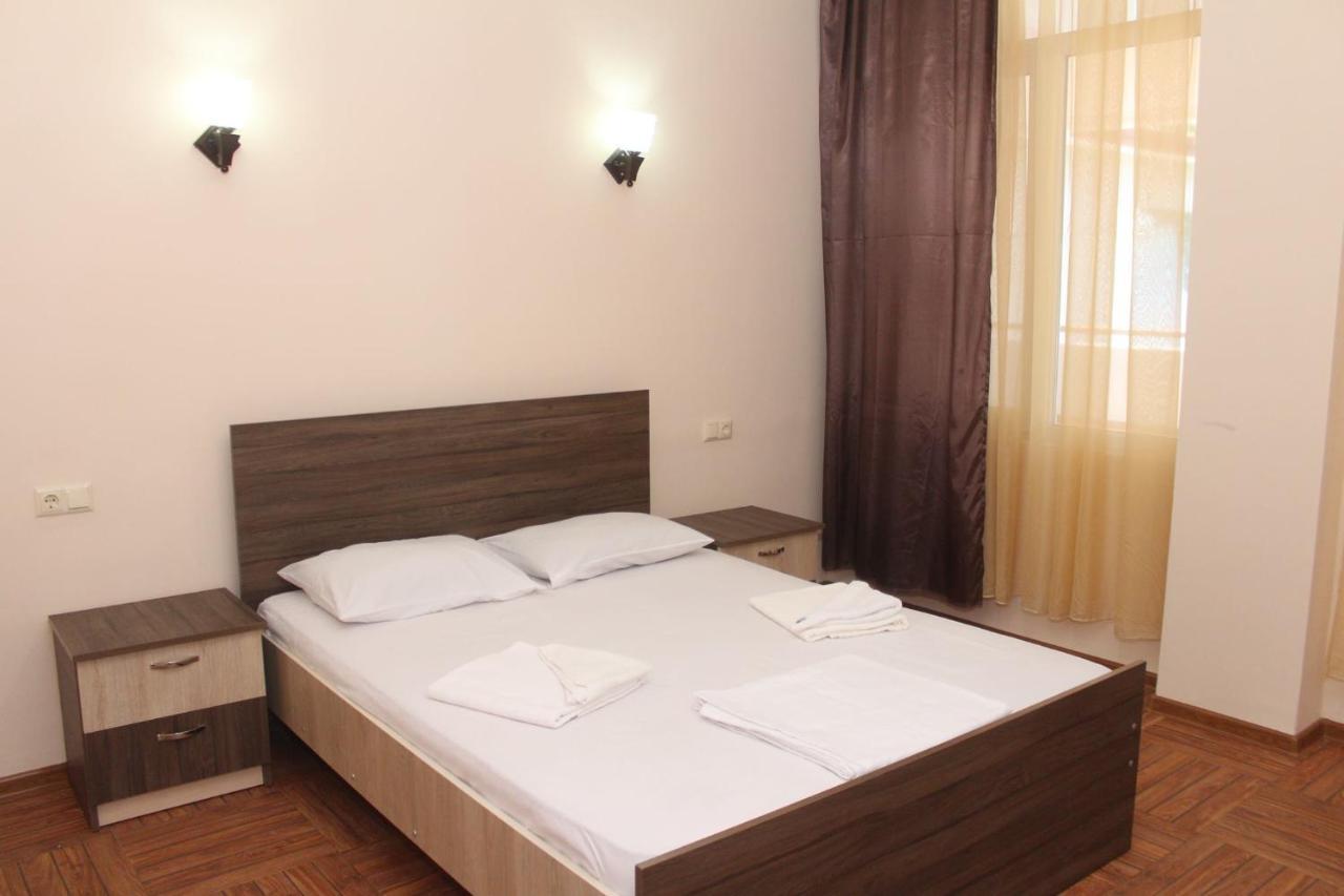 Hotel Nine Brothers Makhinjauri Bagian luar foto