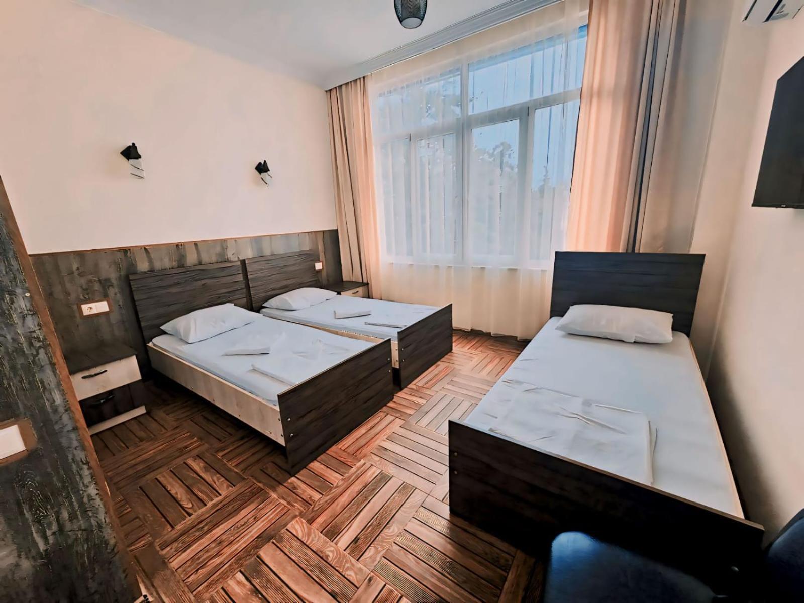 Hotel Nine Brothers Makhinjauri Bagian luar foto